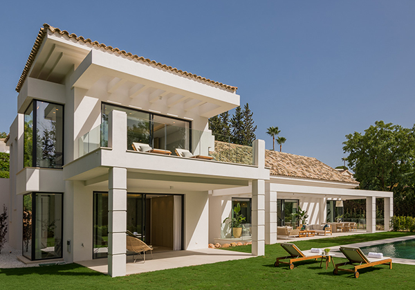 5 bedrooms stunning villa in El Paraiso  for sale