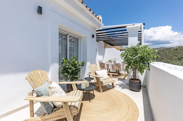 CHARMING REFURBISHED 3 BEDROOMS PENTHOUSE IN LA QUINTA, BENAHAVIS