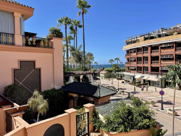 LUXURY BEACHFRONT APARTMENT NEXT TO PUERTO BANUS