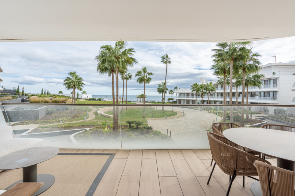 Luxury frontline beach apartment with 5* complex facilities in Estepona's New Golden Mile